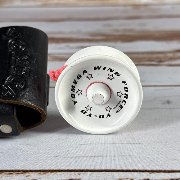 Yomega Wing Force Aluminum Yo-Yo & Leather Holder - Picture 2 of 7